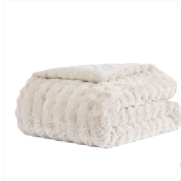 QUEEN FRYE Classic 3-piece Faux Fur Luxury Comforter Set - Picture 3 of 7